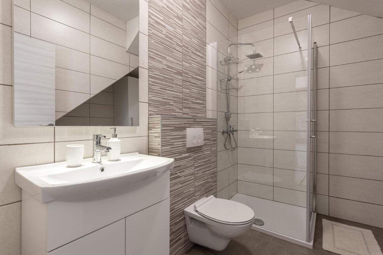 Villa Elm Milohnici المظهر الخارجي الصورة