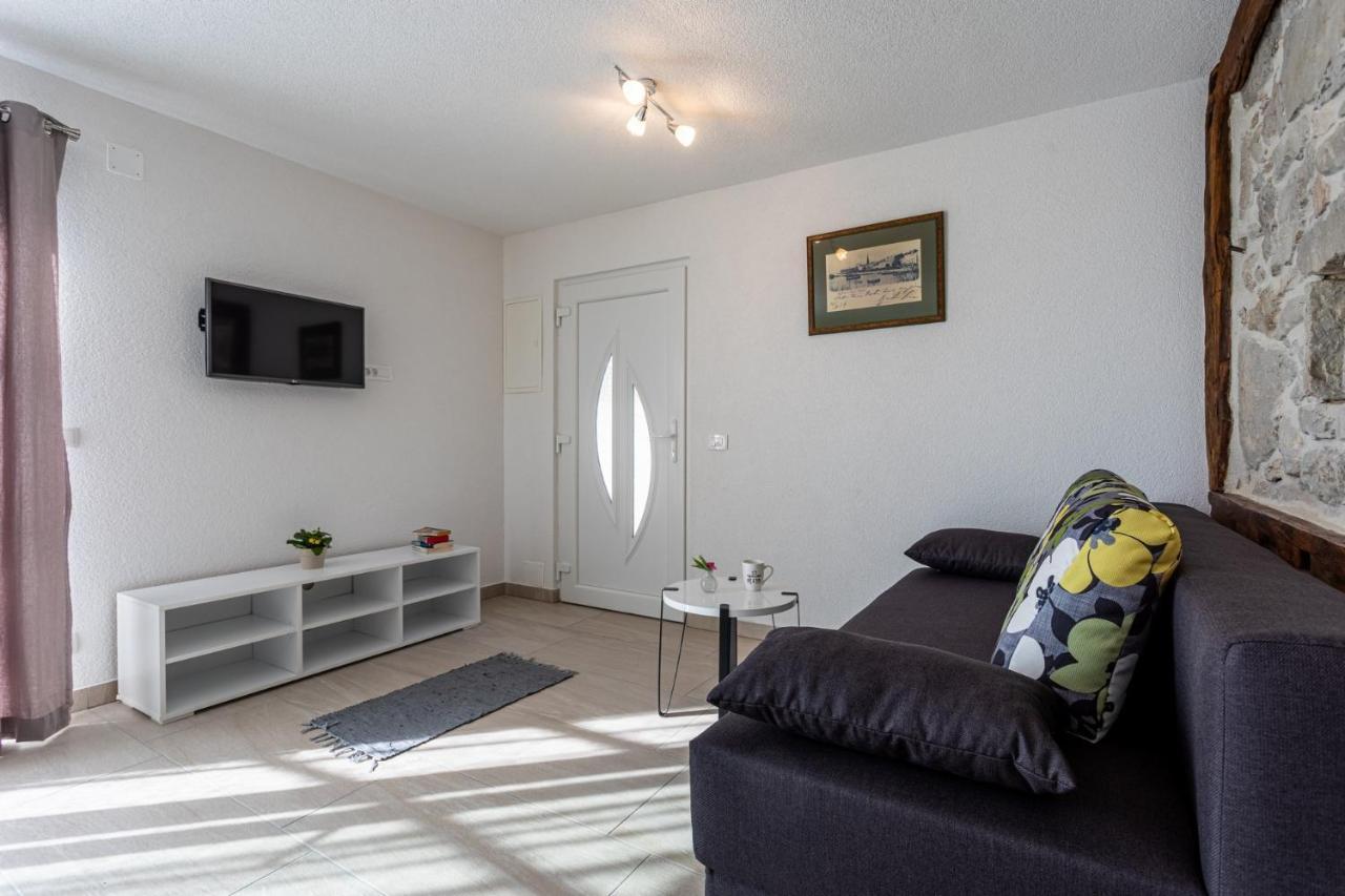 Villa Elm Milohnici المظهر الخارجي الصورة