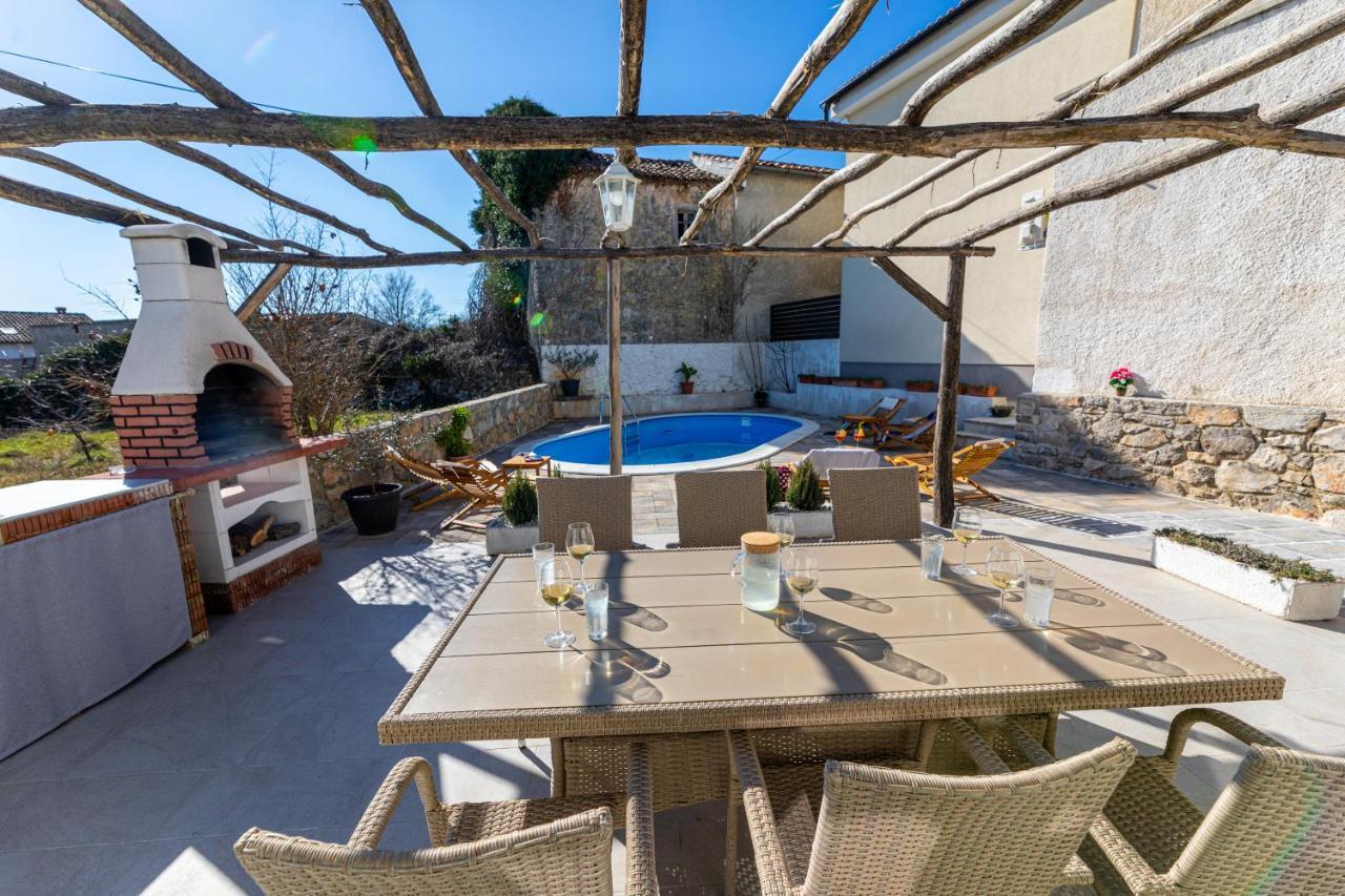 Villa Elm Milohnici المظهر الخارجي الصورة